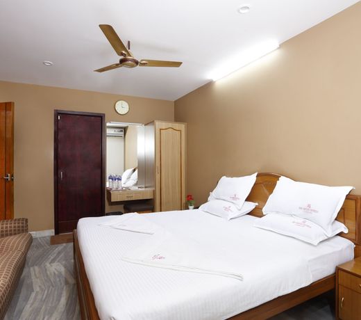 Sri Aarvee Hotels