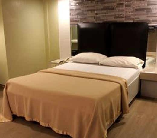 New Winston Hotel