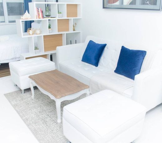 Stylish Studio Apartment- NETFLIX & BGC @Indigo