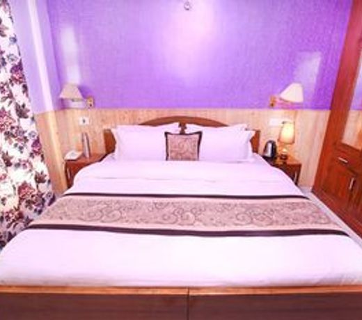 OYO 10410 Home Mountain View Rooms Panthaghati