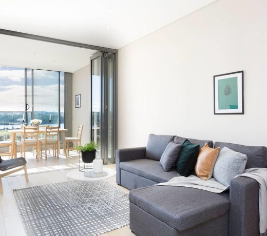 Chic Designer Apartment in Olympic Park + Parking