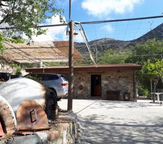 Agrompelo House