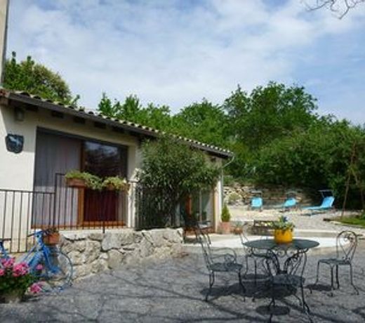 GITE avec JACUZZI PRIVATIF 4 etoiles 90m2 pour 3 personnes