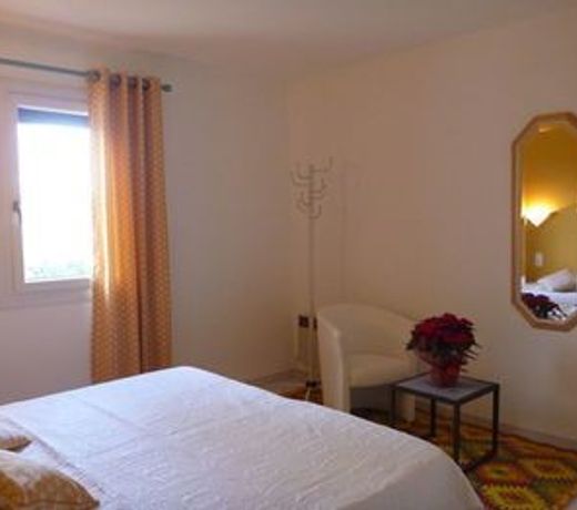 GITE avec JACUZZI PRIVATIF 4 etoiles 90m2 pour 3 personnes