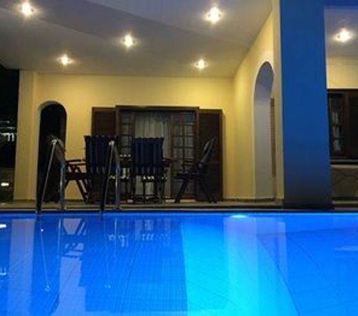 Dim Art Traditional Villa