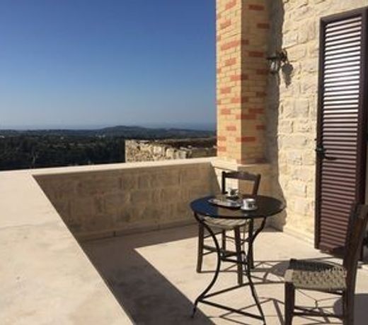 Dim Art Stone House
