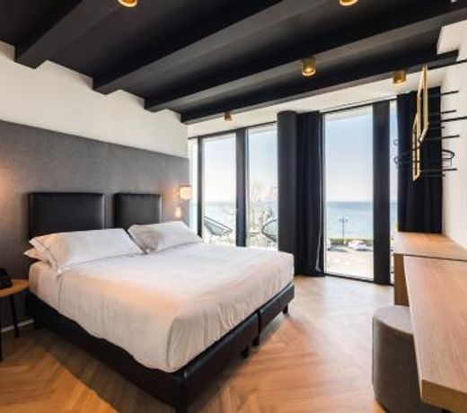 MaisonMe Boutique Hotel