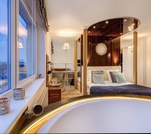 June street Spa apartments