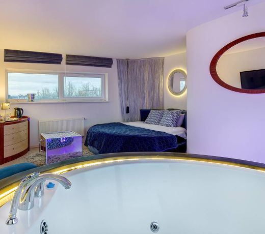 June street Spa apartments