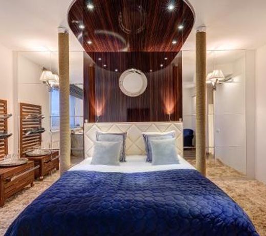 June street Spa apartments