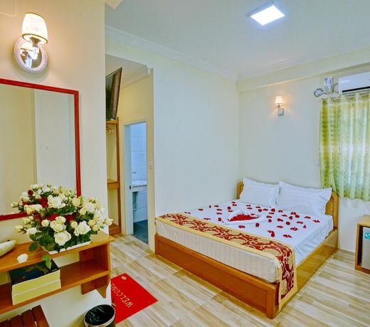 Moon Light Hotel