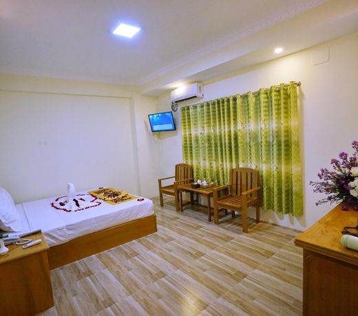 Moon Light Hotel