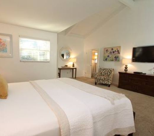 Lobos Lodge