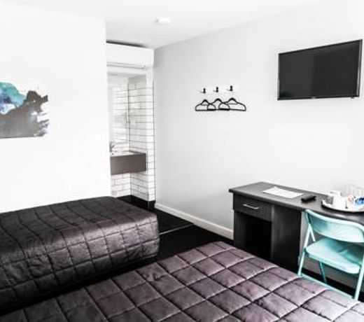Twin Willows Hotel