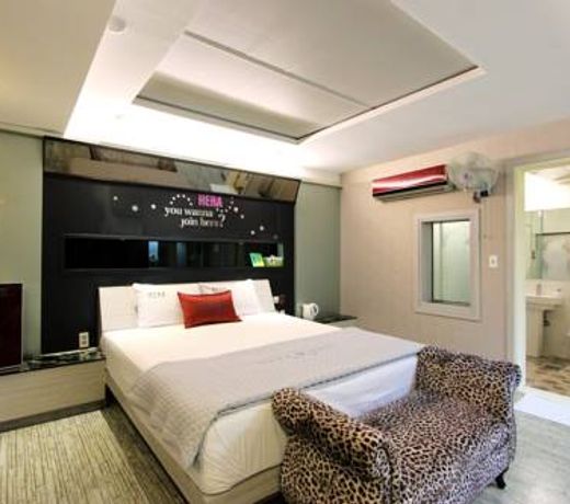 Hera Hotel