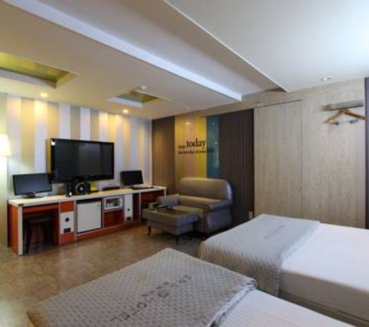 Hera Hotel
