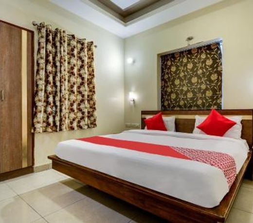 OYO 16127 Hotel Taurus