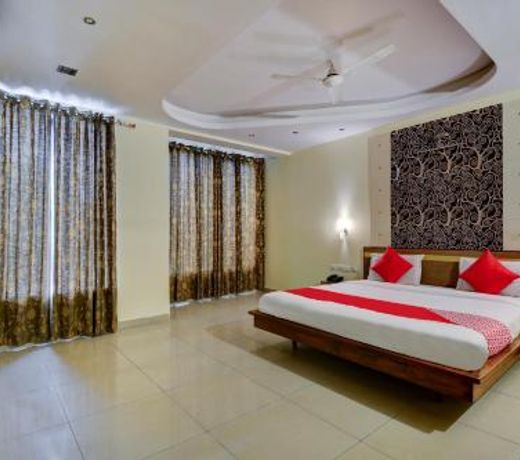 OYO 16127 Hotel Taurus
