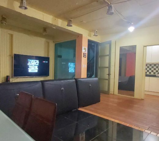 BUZZ Guesthouse