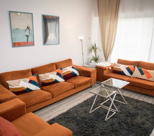 Oval Apartment