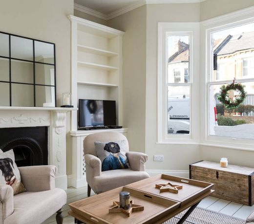 Bright 1BR Modern Home & Terrace in West London