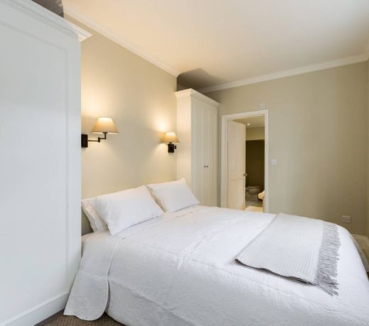Bright 1BR Modern Home & Terrace in West London