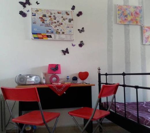 STUDIO AT THE CITY CENTER. FREE PARKING.