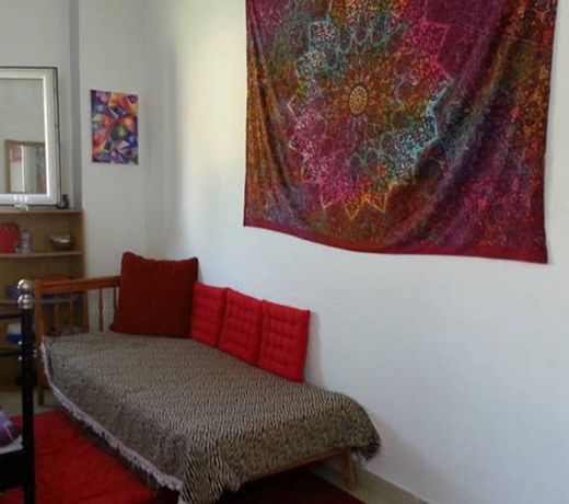 STUDIO AT THE CITY CENTER. FREE PARKING.
