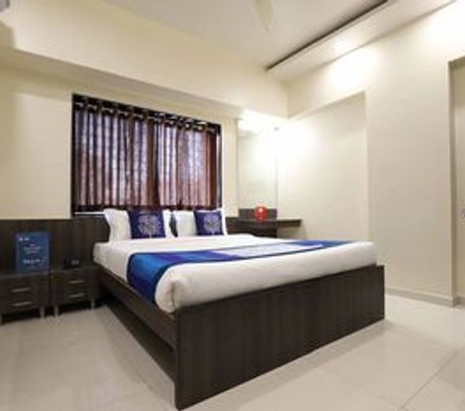 OYO 10680 Hotel Royal Inn
