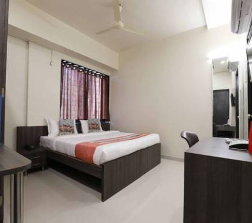 OYO 10680 Hotel Royal Inn