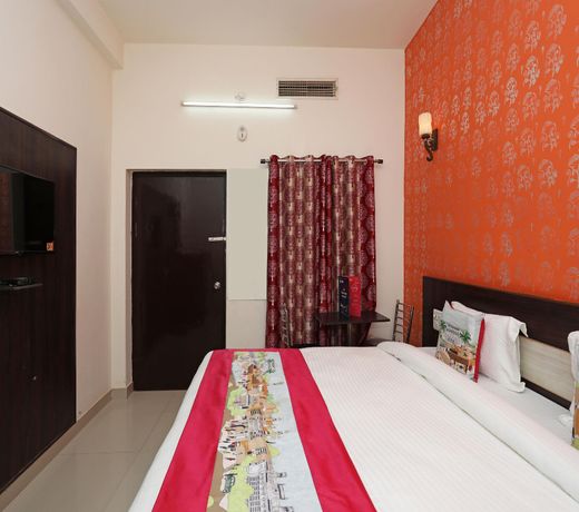 OYO 11041 Hotel Taj Ansh
