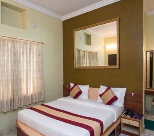 OYO 10499 Hotel Shiv Shakti
