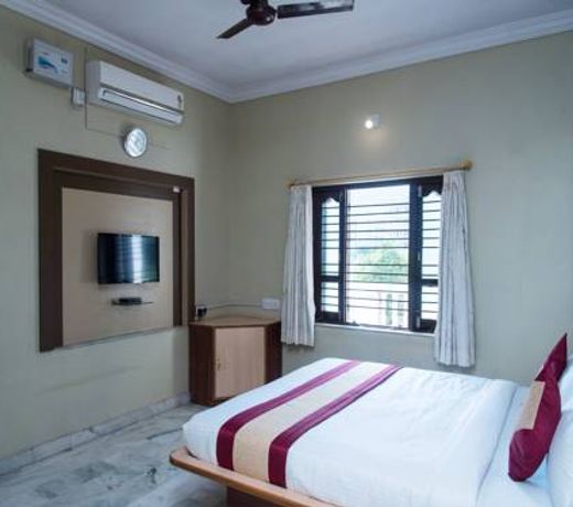 OYO 10499 Hotel Shiv Shakti