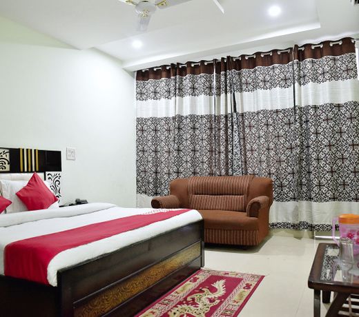 OYO 10566 Hotel Shanti Guest House