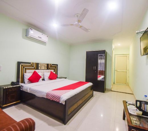 OYO 10566 Hotel Shanti Guest House