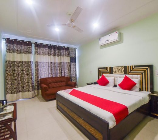 OYO 10566 Hotel Shanti Guest House