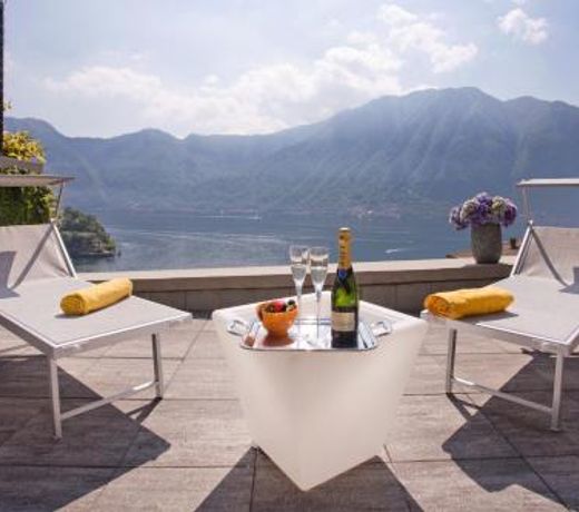 Apartment 5 - Overlooking Isola Comacina. Spacious living ideal for families of up to 10