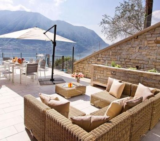 Apartment 5 - Overlooking Isola Comacina. Spacious living ideal for families of up to 10