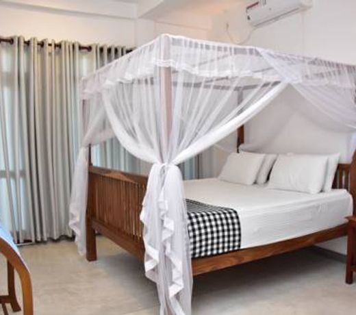 Green Almond Hotel
