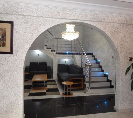 De-Golden Quest Hotel