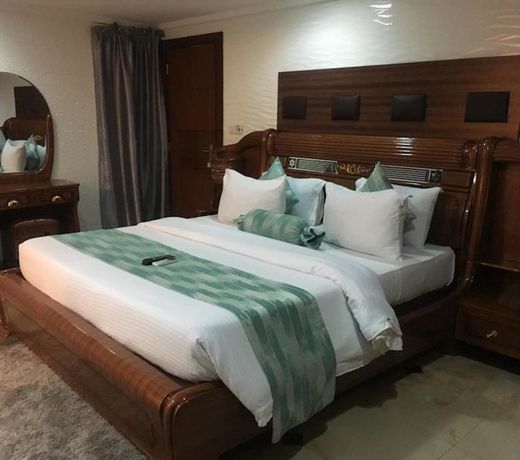 Cynergy Suites Royale