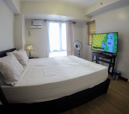 Manila Bay View on Spacious 2BR Condo Apartment