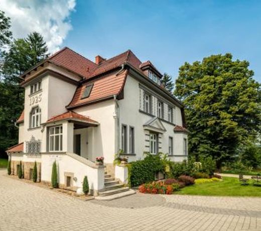 Villa Adam