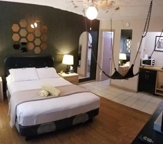 INN LEATHER GUEST HOUSE-GAY MALE ONLY