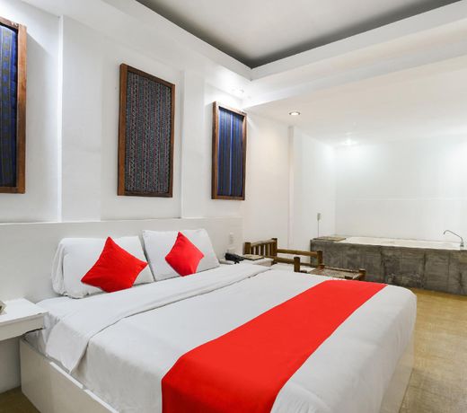 OYO 472 Poleng Villa