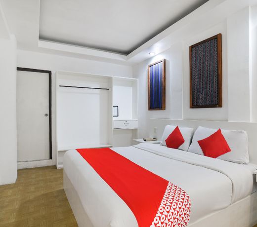 OYO 472 Poleng Villa