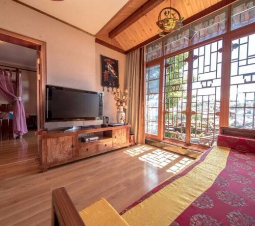 Lijiang Qianxuelou Hotel