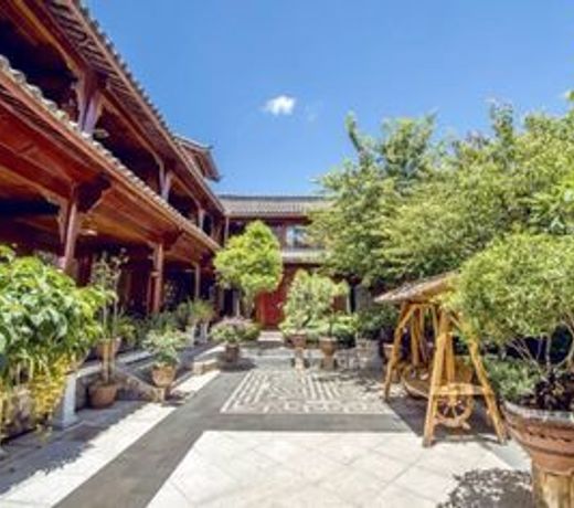 Lijiang Qianxuelou Hotel