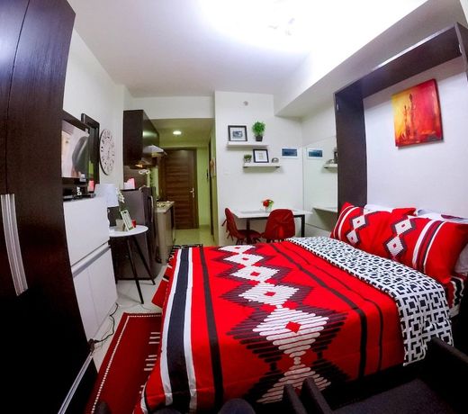 Studio Condo at Horizons 101