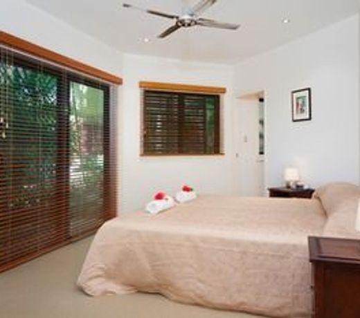 Peponi 2 - Beachfront Apartment